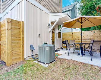 New and Updated Home- Close to charming downtown Charleston - North Charleston - Patio