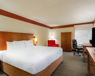 Clt Airport Inn & Suites - Charlotte - Bedroom