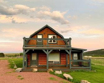 Historic 1906 Barn restored into a Luxury Rental - East Glacier Park
