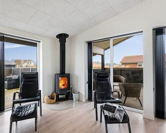 \'Dorrit\' - 1.2km from the sea by Interhome - Hvide Sande - Soggiorno