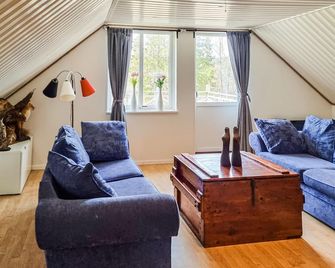 Gorgeous Apartment In Mellerud - Mellerud - Sala de estar