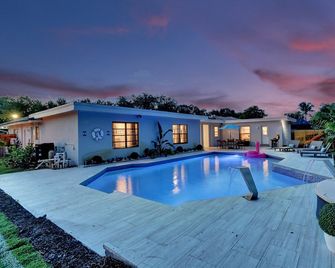 7 Br Home with Pool Gameroom & Soccer - Плантейшн - Басейн