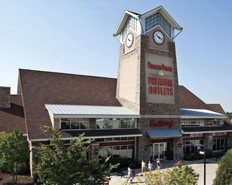 Heavenly! Near Microsoft Mt Pleasant - Sleeps 6 - Kenosha - Building