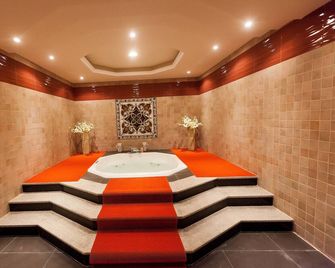 Red Castle Hotel - Charjah - Spa