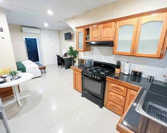 Stacys Place #4 Studio Apartment - Puerto España - Cocina