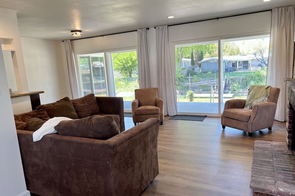 Promo 5% Weekly Discount! konocti Lake House-Lakeport Ca - Lakeport - Huiskamer