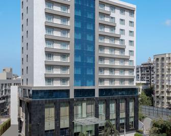Radisson Blu Hotel Ahmedabad - Ahmedabad - Building