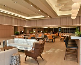 Holiday Inn Taoyuan Airport by IHG - Taoyuan City - Бар