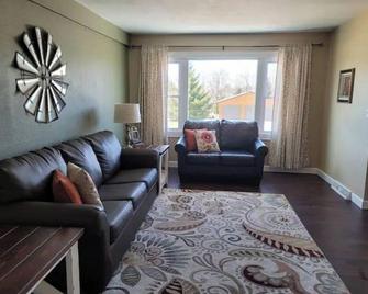 Country Cheese Factory - King Bed! - Plymouth - Sala de estar