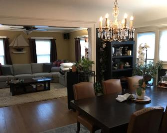 Beautiful Luxury Suite A of Shorewood Home - Shorewood - Sala de estar