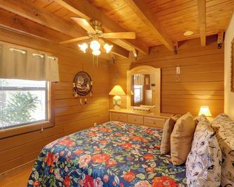 Lake Okeechobee Cabin w/ Boat Launch & Patio - Okeechobee - Slaapkamer