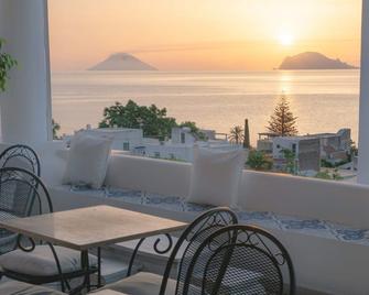 B&B Le Sette Vele Da Riccardo - Santa Marina Salina - Balkon