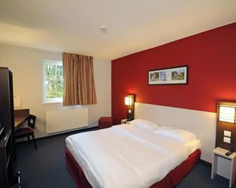 DC Hotel Charleroi Airport - Charleroi - Bedroom