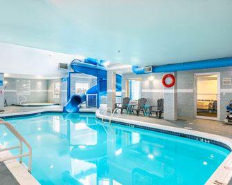 Quality Inn and Suites - Yorkton - Pool
