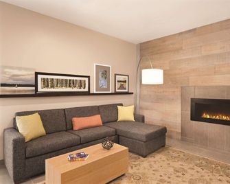 Country Inn & Suites by Radisson, Savannah, GA - סאוואנה - סלון