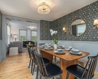 1840 Meredith Farmhouse w Outdoor Pool & Sauna - Meredith - Eetruimte