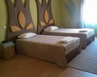 Hotel Vitoria - Santarém - Habitación