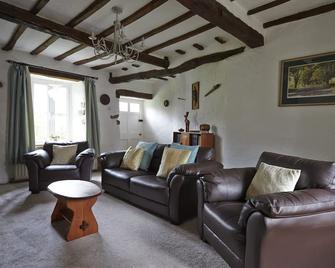 A beautiful family holiday cottage with lots of character in an idyllic village - Ulverston - Living room