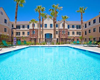 Staybridge Suites Palmdale - Palmdale - Pool