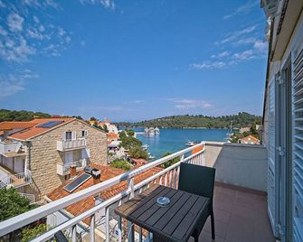 Guest House Matana - Pomena - Balcony
