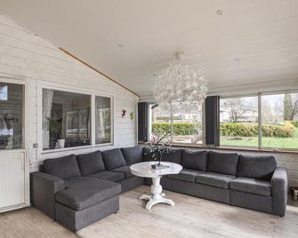 4 bedroom beach front home in Dals Långed - Dals Långed - Sala de estar