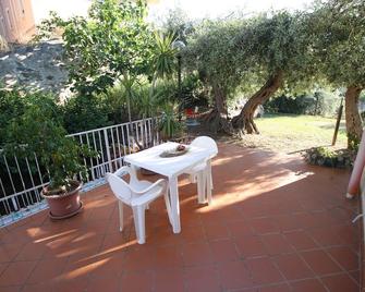 B&B Villa Rosa - Cefalù - Innenhof