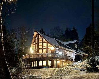 Large Modern Chalet - Slope Side - On Burke Mt-Mt Bike, Hike, Ski, Snowmobile - East Burke - Building