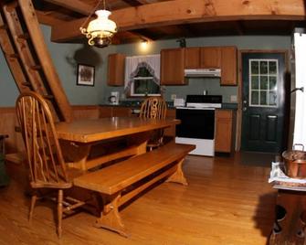 Getaway Cabin next door to Maramec Spring Park & Meramec River Trophy Trout - St James - Kitchen