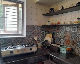 Shambhavi - On the way 2 isha-Adiyogi/Maruthamalai - Coimbatore - Kitchen