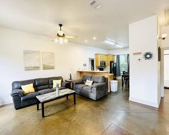 Chateau 5 - Hammond - Living room