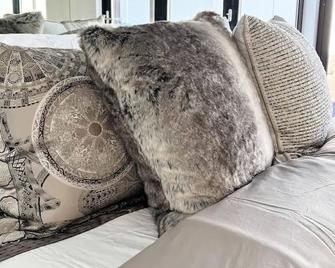 Alpha Centauri at Starburst - Stockton - Bedroom