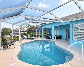 3 Bed 2 Bath Pool Home W/ Western Exposure In Cape Coral - Amazing Location - Cape Coral - Pool