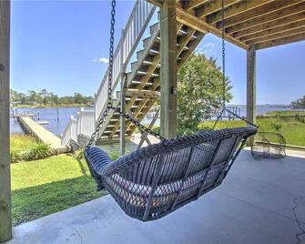 Panacea 4 Bedroom Home by RedAwning - Newport - Patio