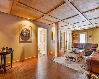 Private All Season Beautiful Chalet (Le Valais) - Close to Golf & Ski - Sainte-Lucie-des-Laurentides - Wohnzimmer