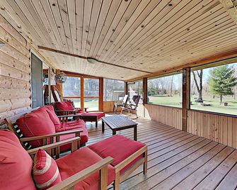 Northwoods Getaway- Private Swimming Pond, hot Tub, & 70 Acres of Woods - New Lisbon - Patio