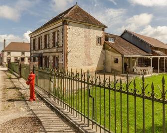 Les cas rouge - Montigny-les-Monts - Edificio