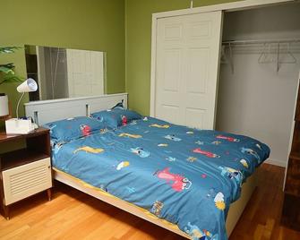 Private room in Brooklyn,1 minute to subway close to everything. - Brooklyn - Camera da letto