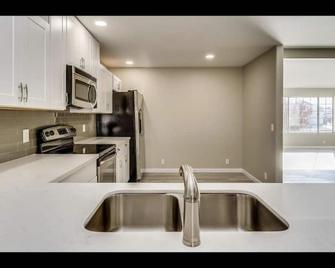 Special Near Westgate/Cardinals/Spring Training - Glendale - Cocina