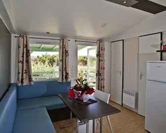 Camping La Brise - سانت- ماري-دو-لا-مير - غرفة معيشة