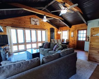 Peaceful family retreat near the Nantahala Outdoor Center - Andrews - Sala de estar