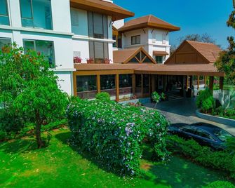 Rhythm Lonavala - An All Suite Resort - Lonavala - Bangunan