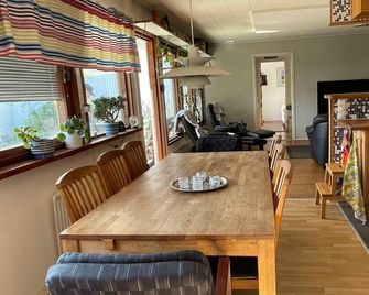 4 Star Holiday Home in Vastra Frolunda - Gotenburg - Eetruimte