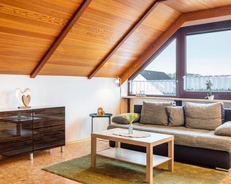 Fewo Naturblick - Wiesenthau - Olohuone