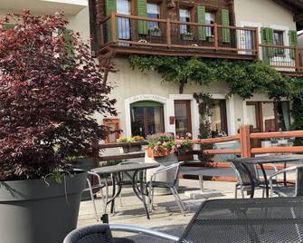 Cafe Cher-Mignon Et Chambres D'hotes - Crans-Montana - Patio