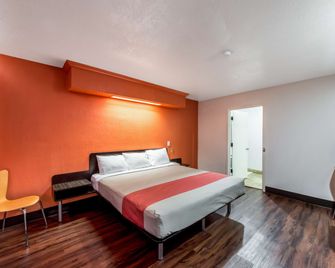 Motel 6 San Antonio Splashtown - סן אנטוניו - חדר שינה