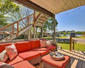 Newly Built Lake Conroe Vacation Rental with Dock! - Willis - Patio