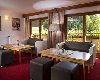 Alpenhotel Badmeister - Flattach - Wohnzimmer