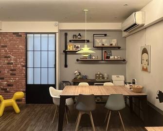 Taipei Ximen Loft - 4 minutes to Metro. 3F Loft for up to 6 persons. New Deco. - Taipei City - Dining room