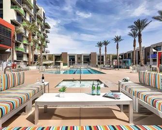 Loft Lv8 ※ Elegant Urban Oasis in Downtown Vegas - Las Vegas - Pool