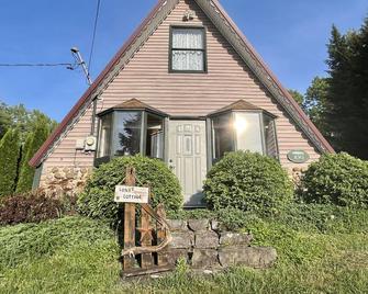 A-framed Adirondack cottage near Great Sacandaga Lake - Gloversville - Rakennus